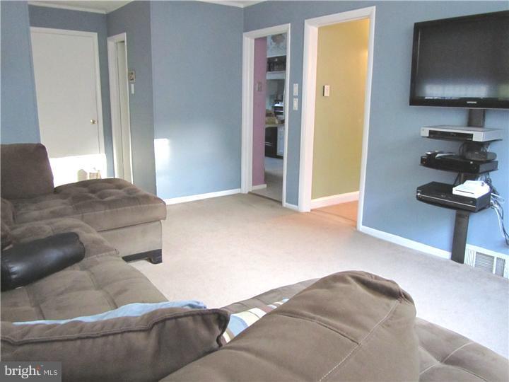 125 Wetherill Road Cheltenham, PA 19012 - Photo 11 of 25 Family Room