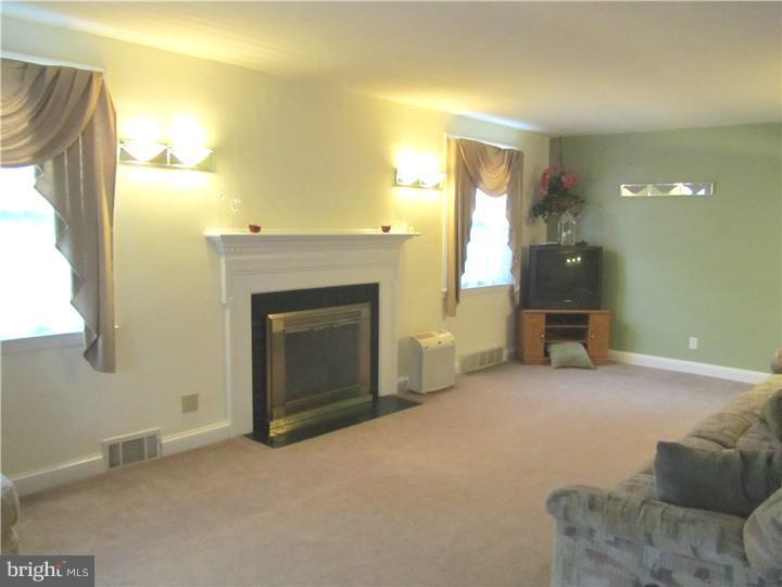 125 Wetherill Road Cheltenham, PA 19012 - Photo 3 of 25 Living Room