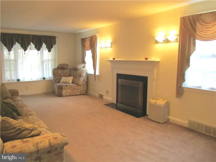 125 Wetherill Road Cheltenham, PA 19012 - Photo 4 of 25 Living Room