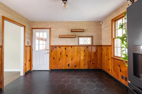 a kitchen that has a stove and a refrigerator
