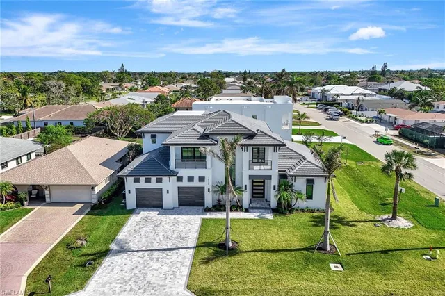 $3,490,000 | 10720 Vanderbilt Drive, Naples, FL 34108