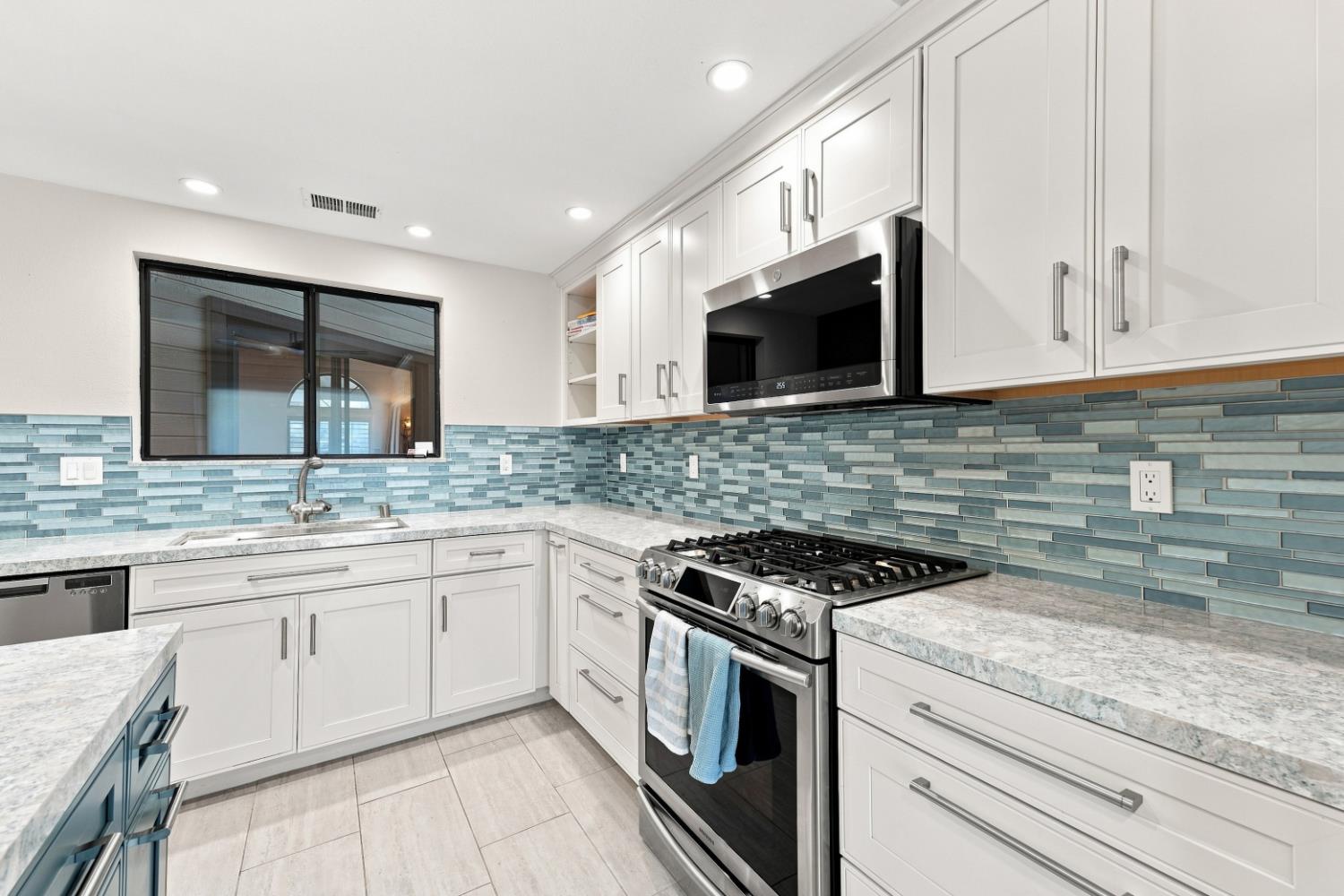 4934 El Ranchero Court Rocklin, CA 95677 - Photo 4 of 44 Gallery Image 4