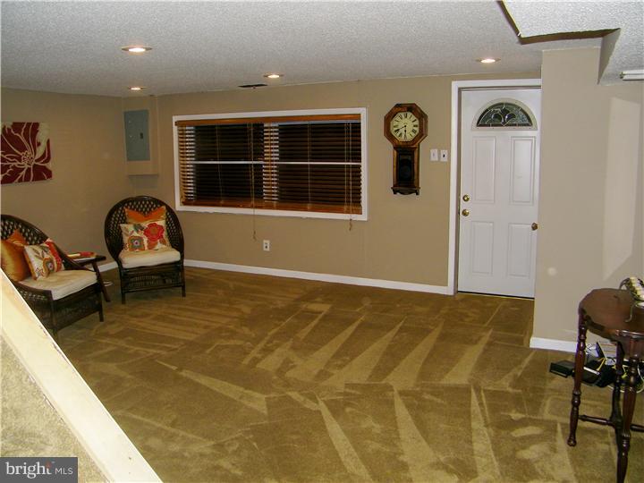 12110 Medford Road Philadelphia, PA 19154 - Photo 17 of 21 Family Room
