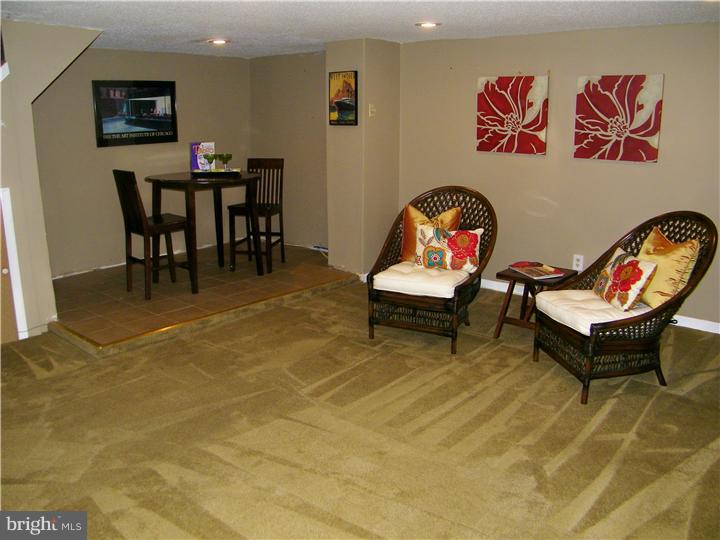 12110 Medford Road Philadelphia, PA 19154 - Photo 18 of 21 Family Room