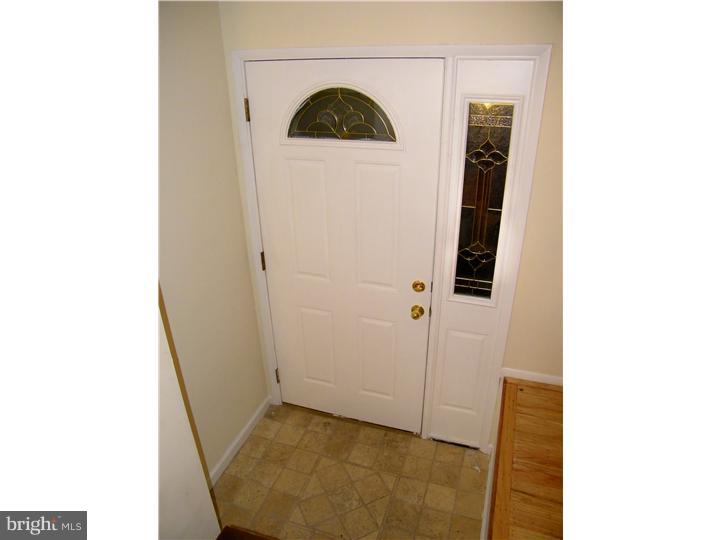 12110 Medford Road Philadelphia, PA 19154 - Photo 3 of 21 Foyer