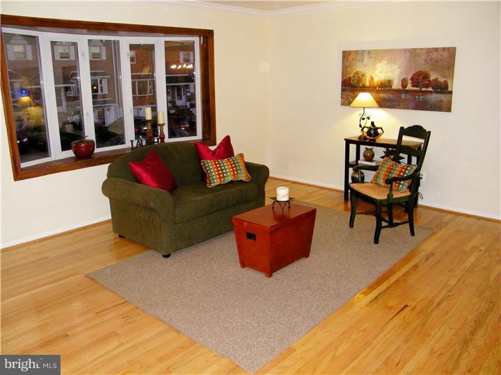 12110 Medford Road Philadelphia, PA 19154 - Photo 5 of 21 Living Room