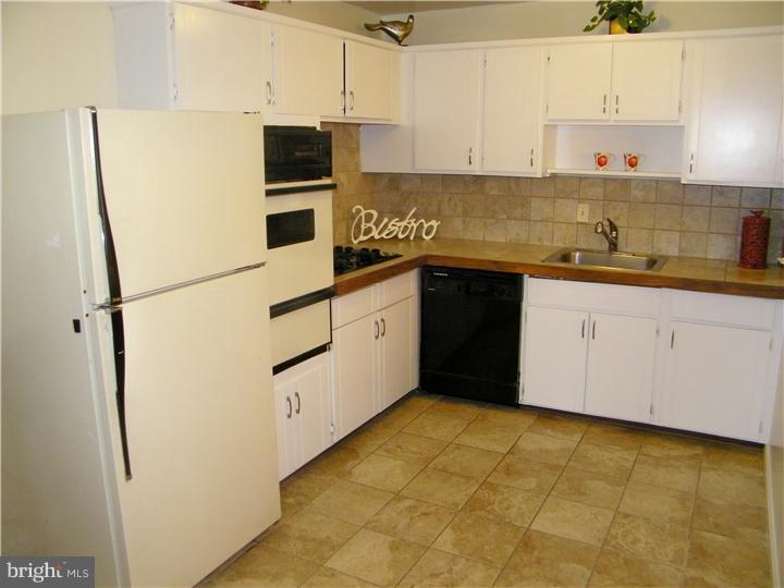 12110 Medford Road Philadelphia, PA 19154 - Photo 10 of 21 Kitchen