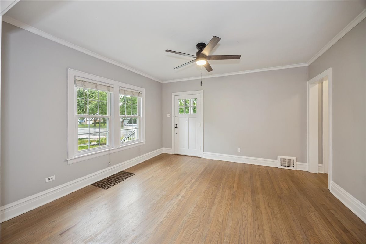 5436 Cumnor Road Downers Grove, IL 60515 - Photo 5 of 20 Gallery Image 5