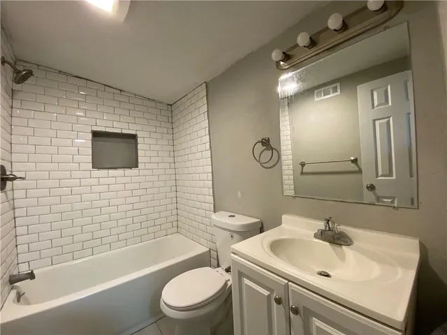 $190,000 | 913 South Hocker Avenue, Independence, MO 64050