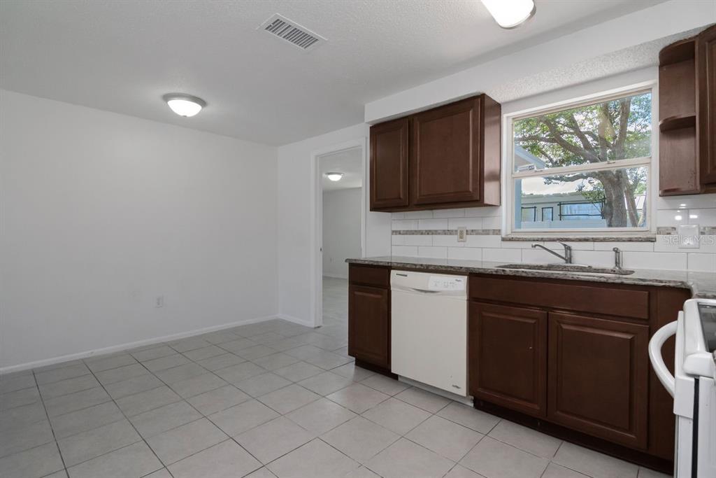7908 Rusty Oak Drive New Port Richey, FL 34653 - Photo 13 of 38