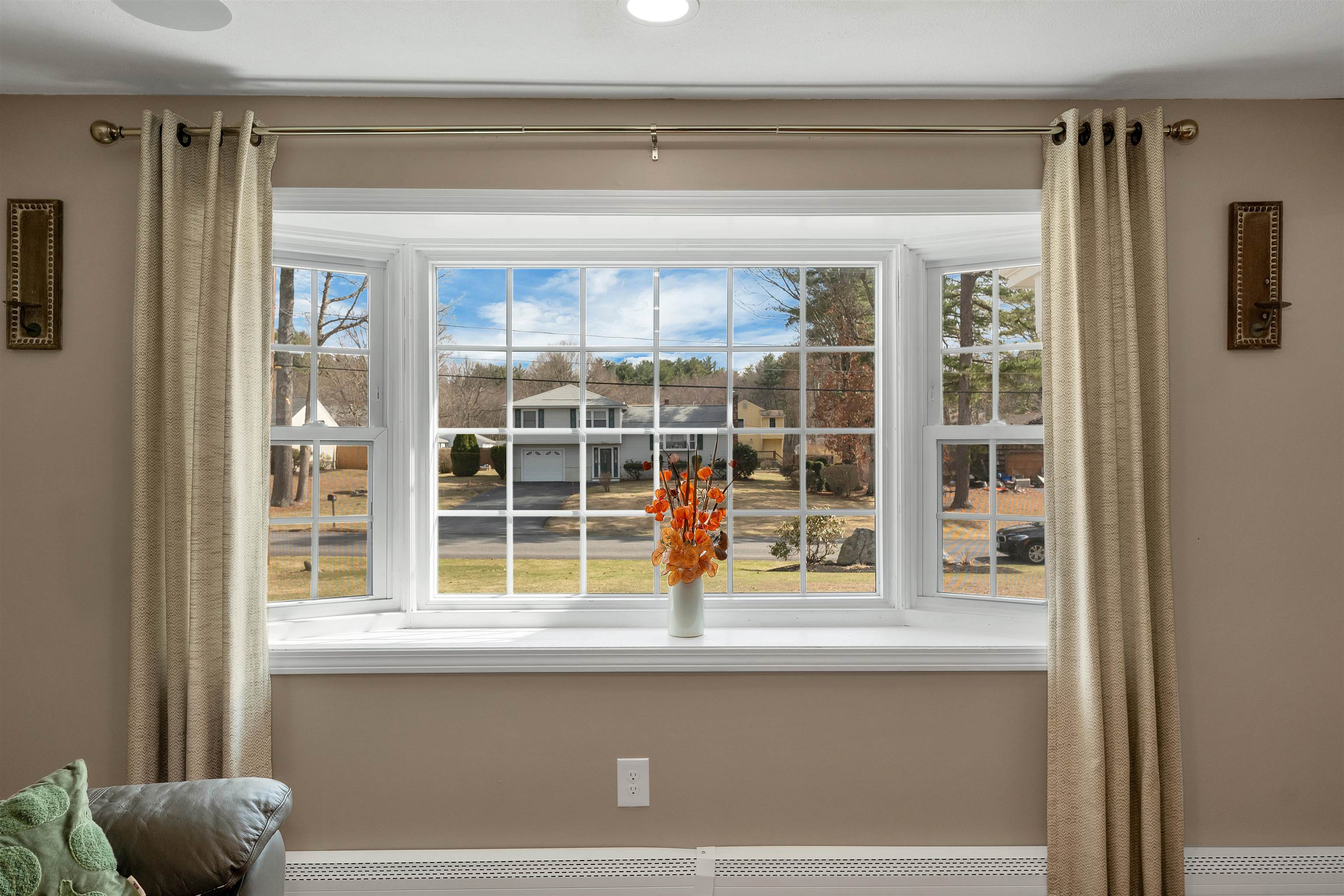 27 Cole Street Salem, NH 03079 - Photo 4 of 29