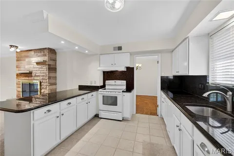 $410,000 | 11929 Paradise Lane, Des Peres, MO 63131