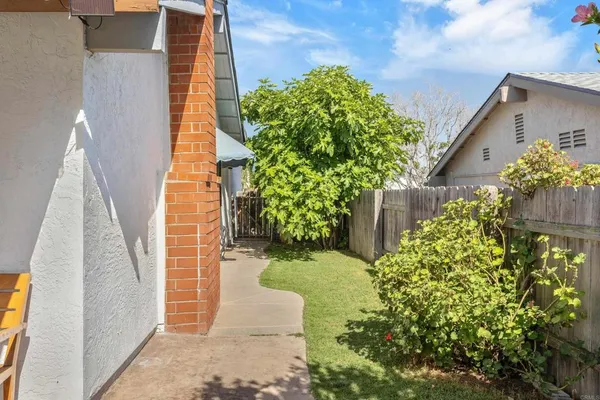 $915,000 | 736 Granada Drive, Vista, CA 92083