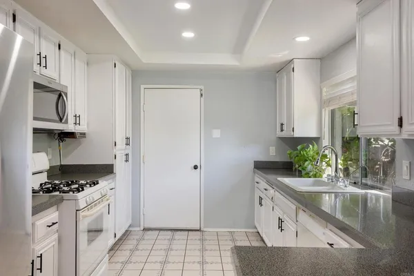 $915,000 | 736 Granada Drive, Vista, CA 92083