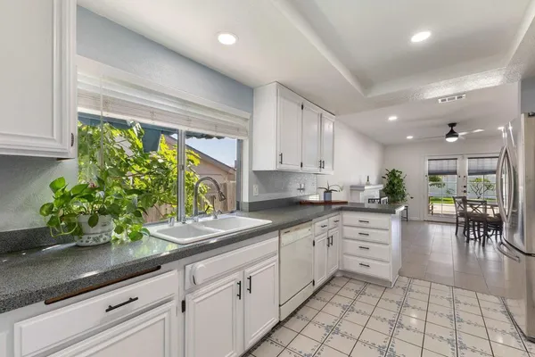 $915,000 | 736 Granada Drive, Vista, CA 92083