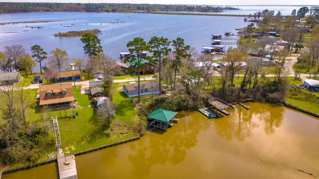 $259,900 | 1281 Creeklake Drive, Onalaska, TX 77360