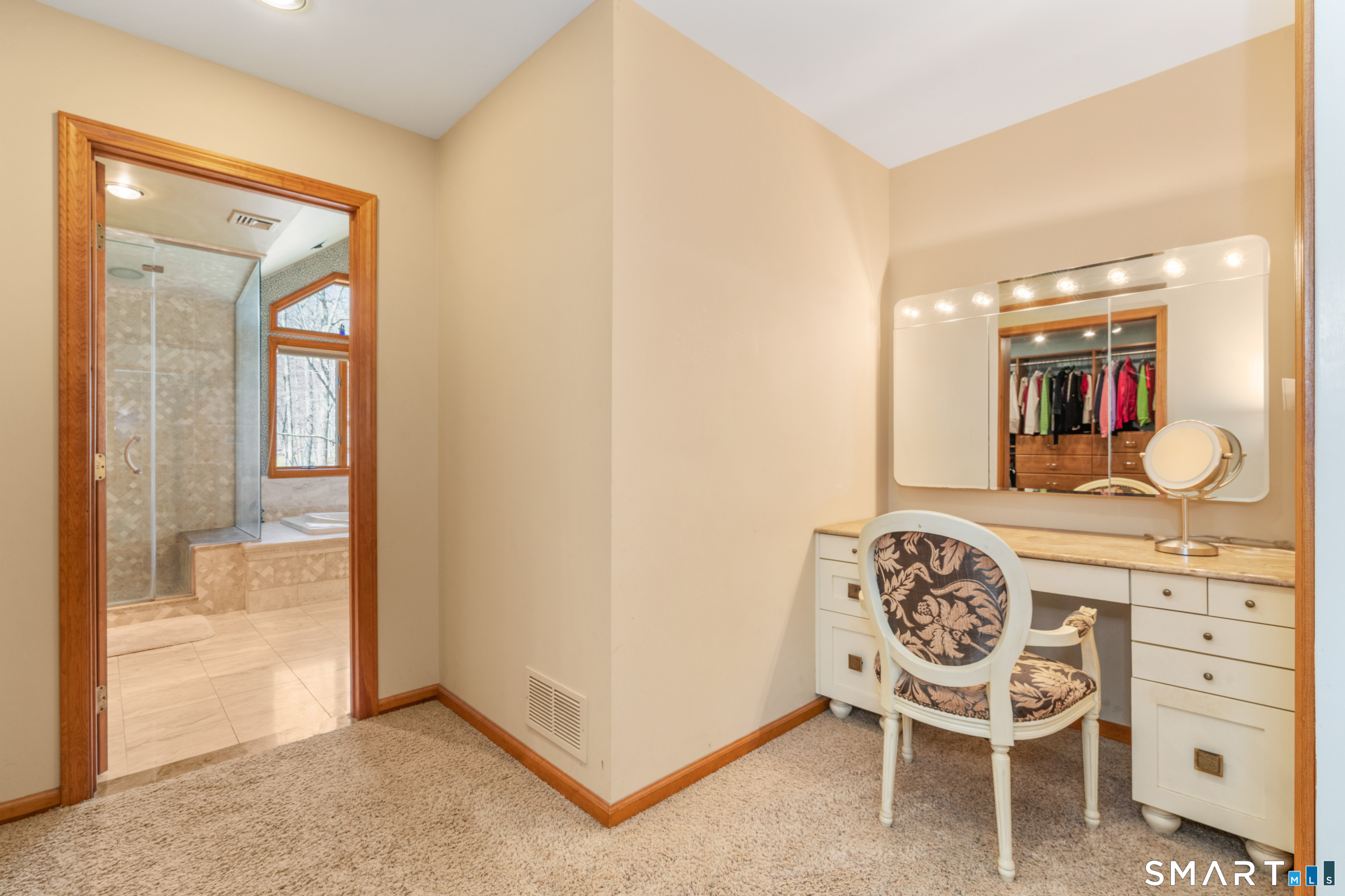 67 Hunter's Crossing Burlington, CT 06013 - Photo 20 of 35 a view of a kitchen and dining room