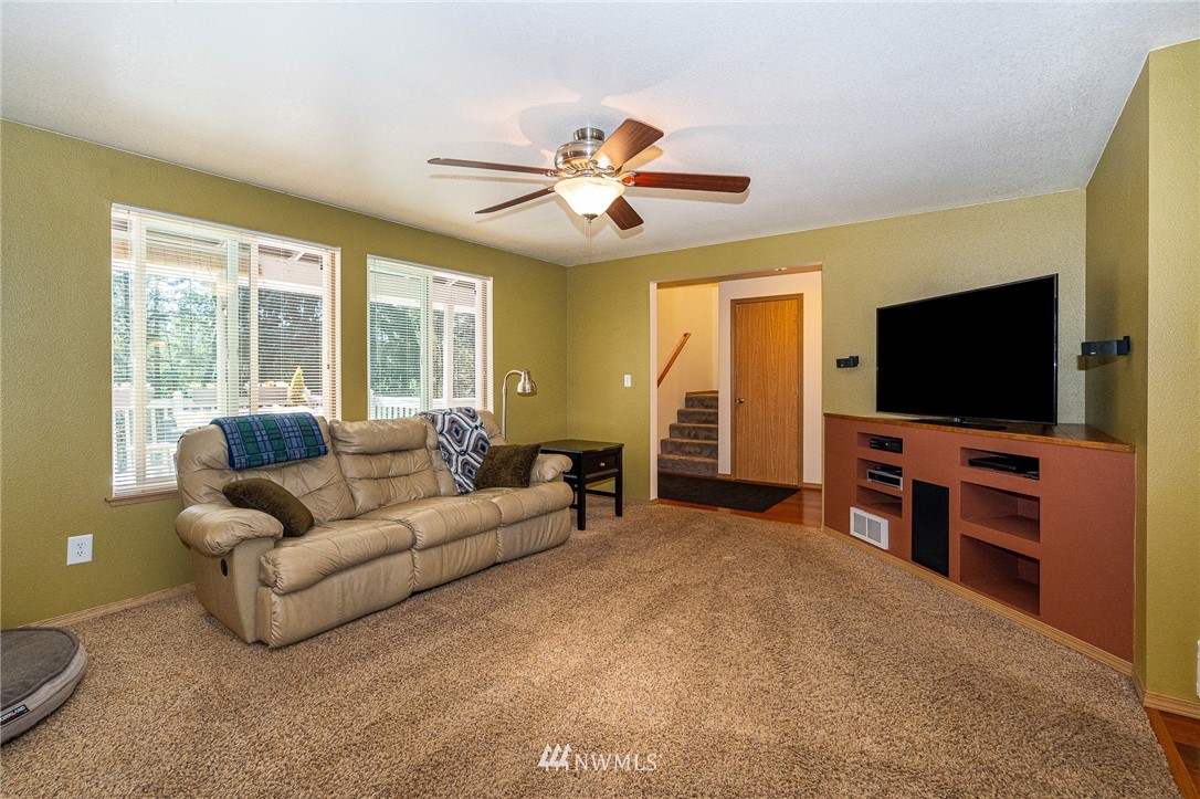 11220 Langworthy Road Southwest Rochester, WA 98579 - Photo 12 of 36 Gallery Image 12