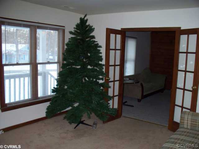 4700 Brookridge Road Chesterfield, VA 23832 - Photo 2 of 8 a living room with furniture and a potted plant