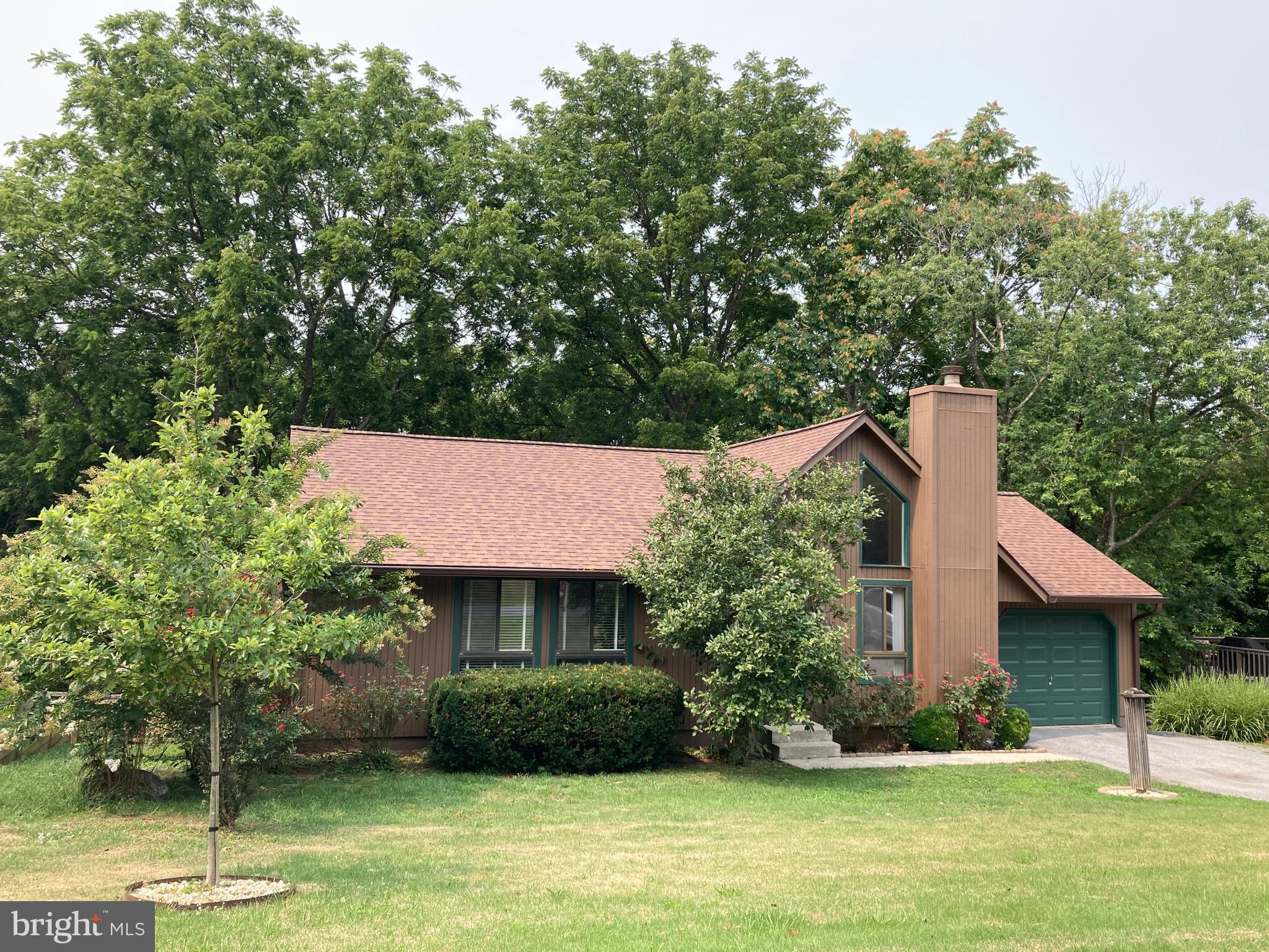 6916 Fox Chase Road New Market, MD 21774 - Photo 3 of 43 One level living in Lake Linganore - a rarity!