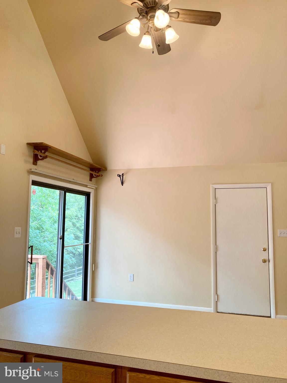 6916 Fox Chase Road New Market, MD 21774 - Photo 5 of 43 Expansive cathedral ceilings.