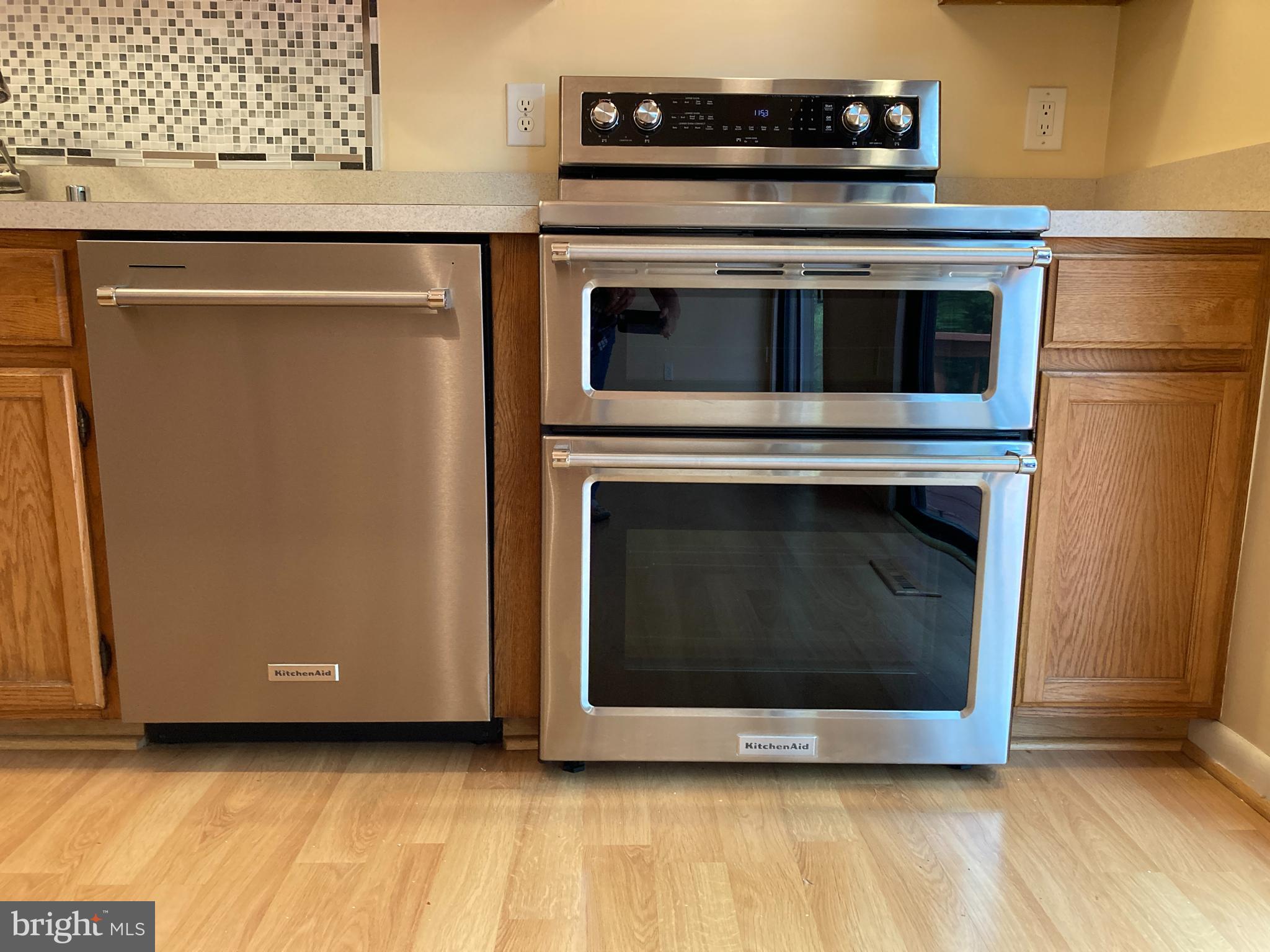 6916 Fox Chase Road New Market, MD 21774 - Photo 10 of 43 New oven and dishwasher in 2022.