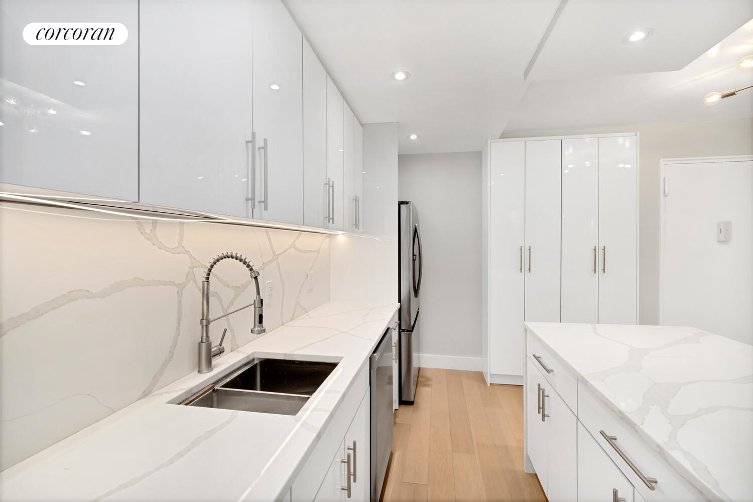 315 East 72nd Street, Unit 3A Manhattan, NY 10021 - Photo 6 of 8