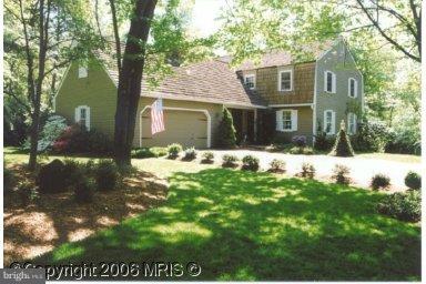 10240 Dunfries Road Vienna, VA 22181 - Photo 1 of 28 Exterior (Main)