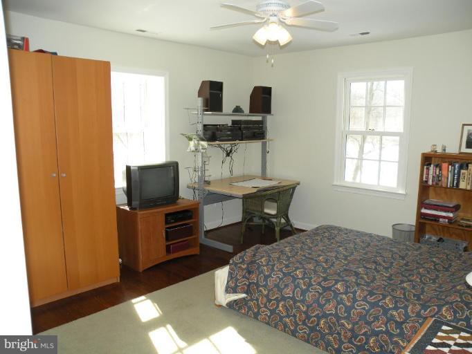 10240 Dunfries Road Vienna, VA 22181 - Photo 2 of 28 Bedroom #2