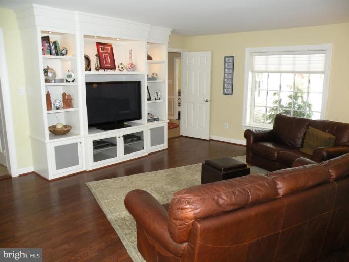10240 Dunfries Road Vienna, VA 22181 - Photo 11 of 28 Family Room #2