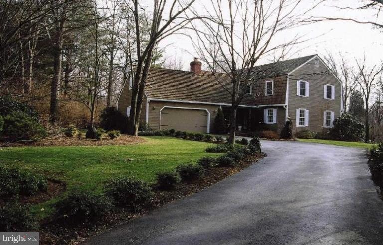 10240 Dunfries Road Vienna, VA 22181 - Photo 13 of 28 Exterior #3