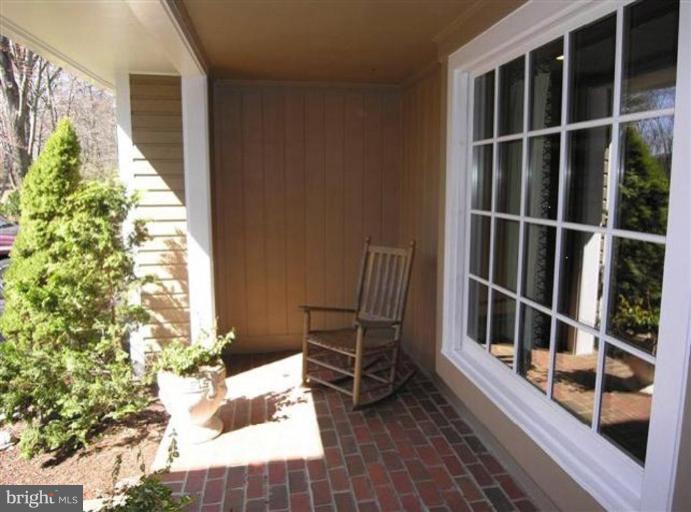 10240 Dunfries Road Vienna, VA 22181 - Photo 14 of 28 Porch