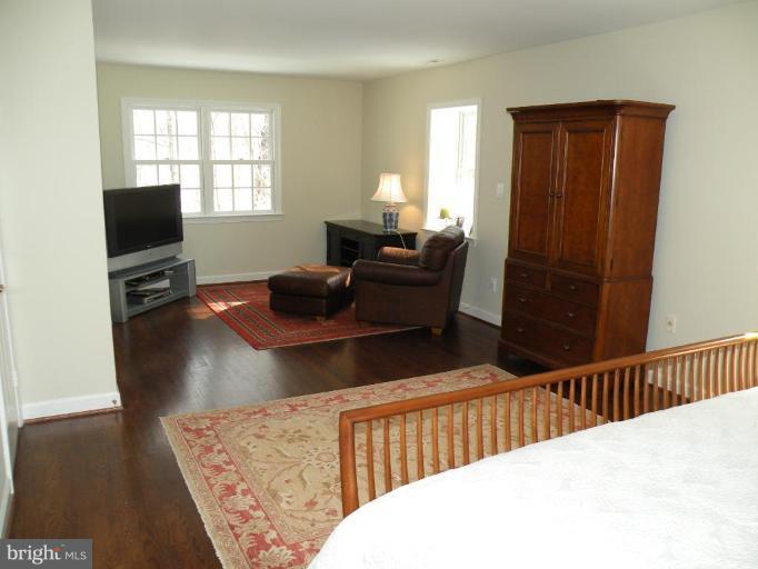 10240 Dunfries Road Vienna, VA 22181 - Photo 20 of 28 Sitting Room
