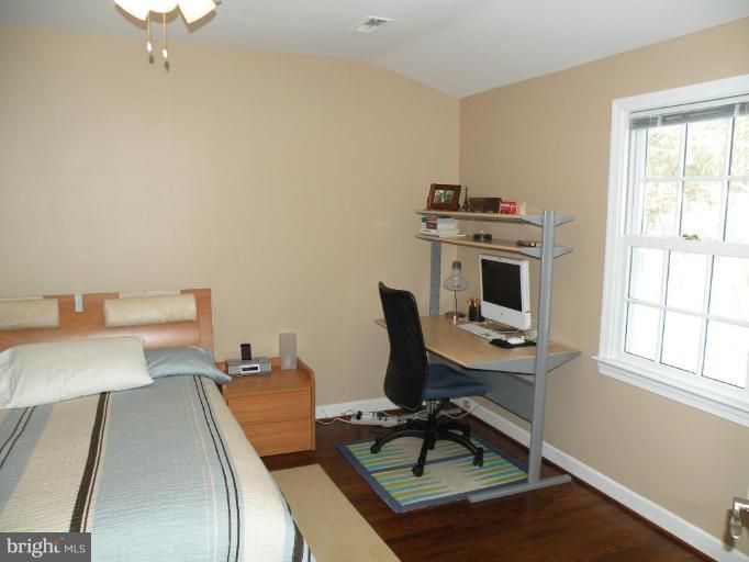 10240 Dunfries Road Vienna, VA 22181 - Photo 3 of 28 Bedroom #3