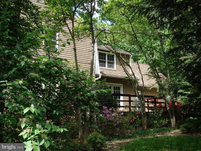 10240 Dunfries Road Vienna, VA 22181 - Photo 21 of 28 Exterior (Rear)