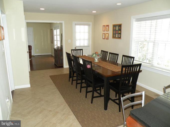 10240 Dunfries Road Vienna, VA 22181 - Photo 5 of 28 Breakfast Area