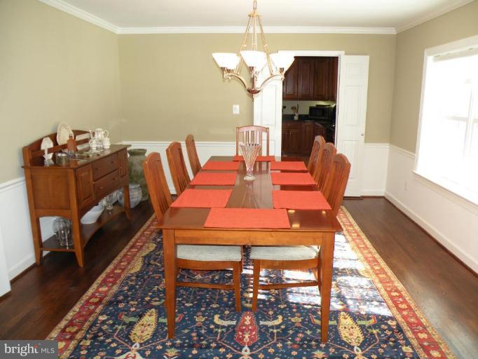10240 Dunfries Road Vienna, VA 22181 - Photo 8 of 28 Dining Room