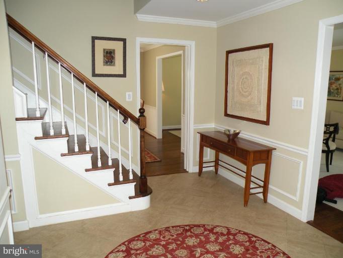 10240 Dunfries Road Vienna, VA 22181 - Photo 9 of 28 Entrance / Foyer