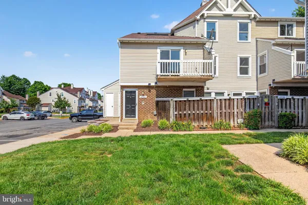 $2,100 | 4324 Pembrook Village Drive, Unit 23, Alexandria, VA 22309