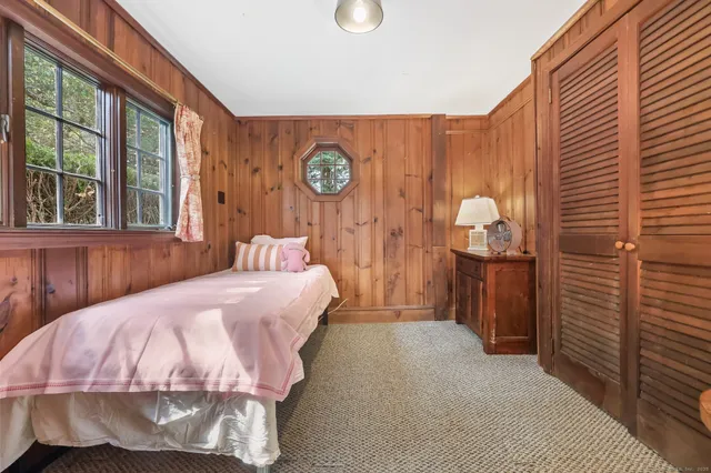 $985,000 | 7 Ford Road, Newtown, CT 06482