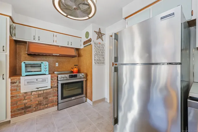 $985,000 | 7 Ford Road, Newtown, CT 06482