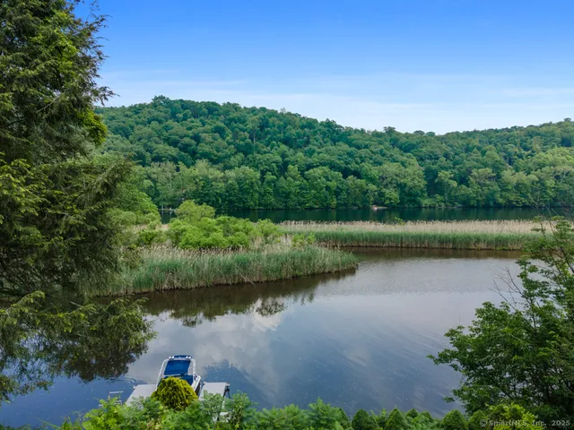 $985,000 | 7 Ford Road, Newtown, CT 06482