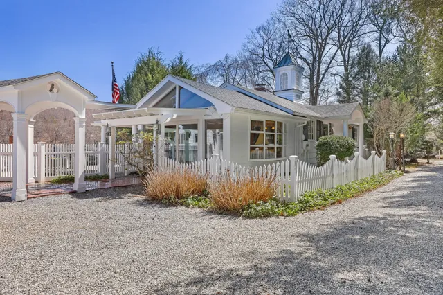 $985,000 | 7 Ford Road, Newtown, CT 06482