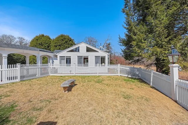 $985,000 | 7 Ford Road, Newtown, CT 06482