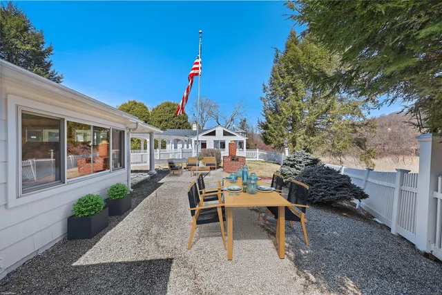 $985,000 | 7 Ford Road, Newtown, CT 06482