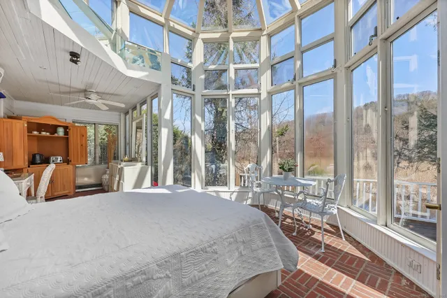 $985,000 | 7 Ford Road, Newtown, CT 06482