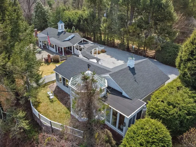 $985,000 | 7 Ford Road, Newtown, CT 06482