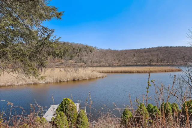 $985,000 | 7 Ford Road, Newtown, CT 06482