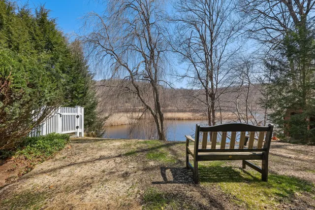 $985,000 | 7 Ford Road, Newtown, CT 06482