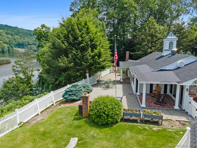 $985,000 | 7 Ford Road, Newtown, CT 06482